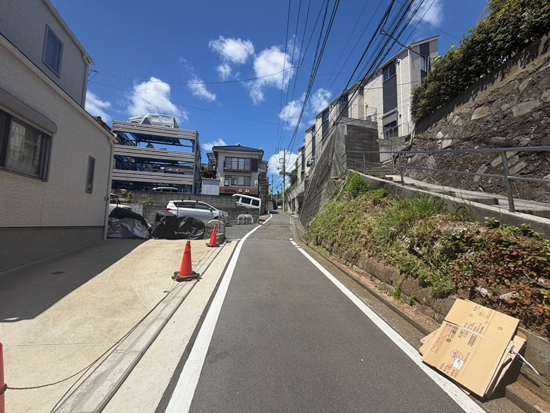 神奈川県横浜市西区霞ケ丘 現地写真（前面道路含む現地写真）