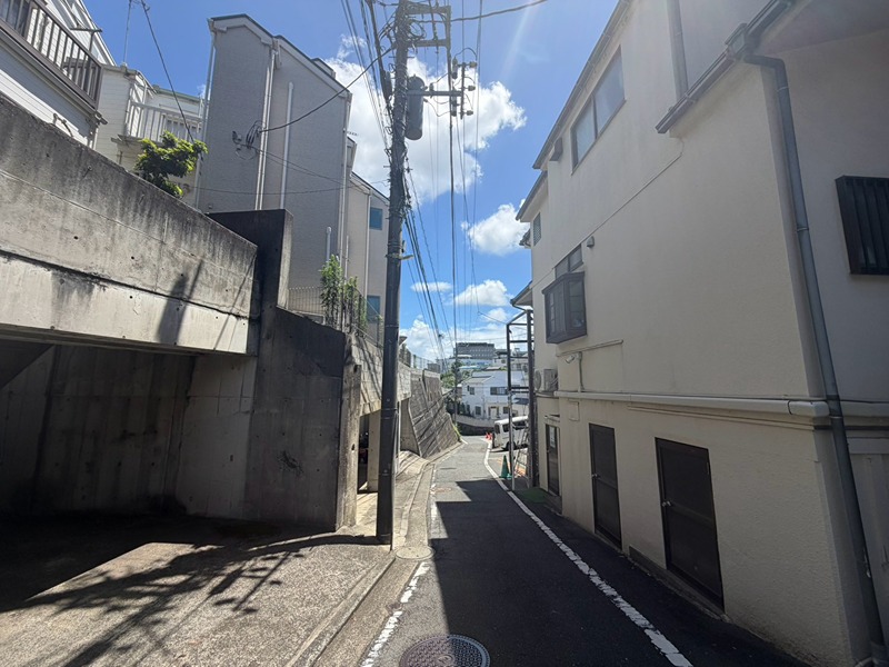 神奈川県横浜市西区霞ケ丘 現地写真（前面道路含む現地写真）