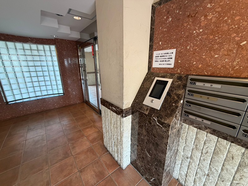 神奈川県横浜市金沢区片吹 共用部写真（エントランス）