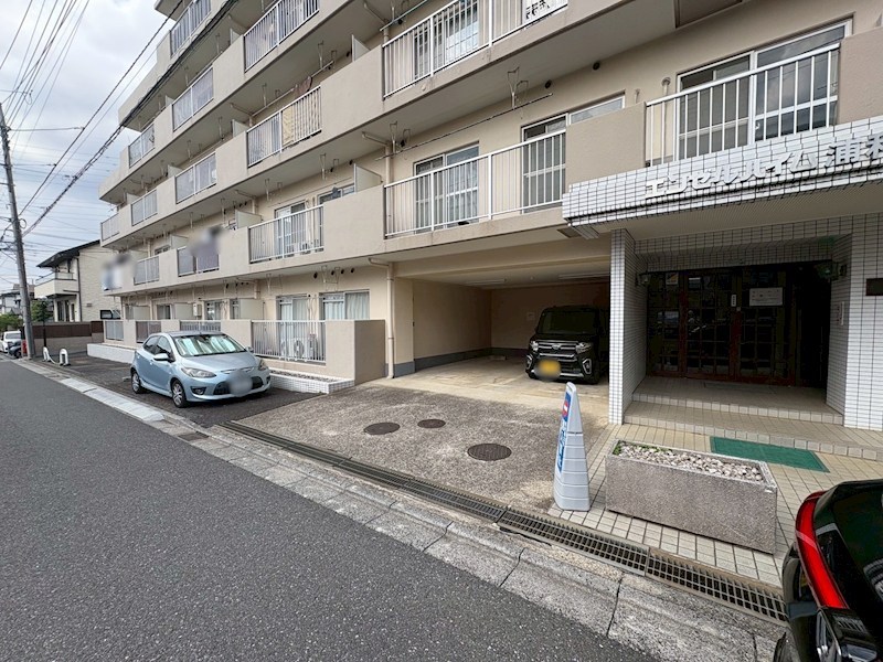 エンゼルハイム浦和中尾 共用部写真（駐車場）