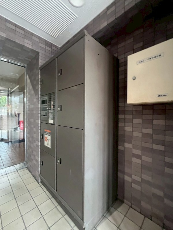 根岸壱番館 共用部写真（エントランス）