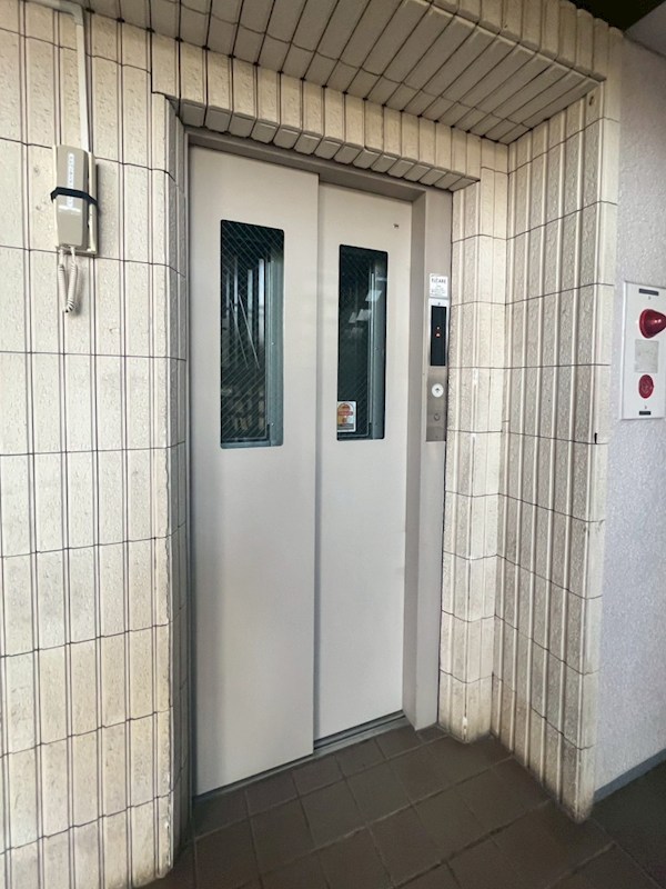 コーラルハイツ朝霞 共用部写真（エントランス）