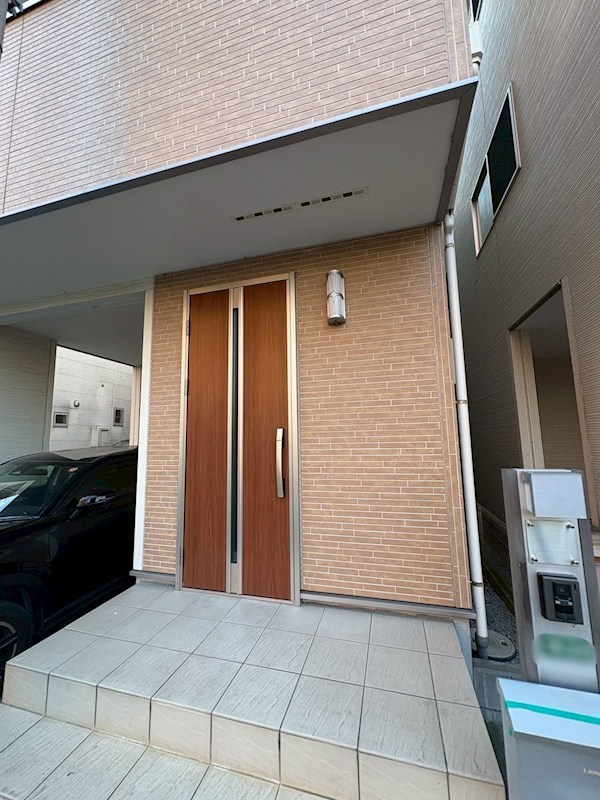 川口市青木二丁目 現地写真（玄関）