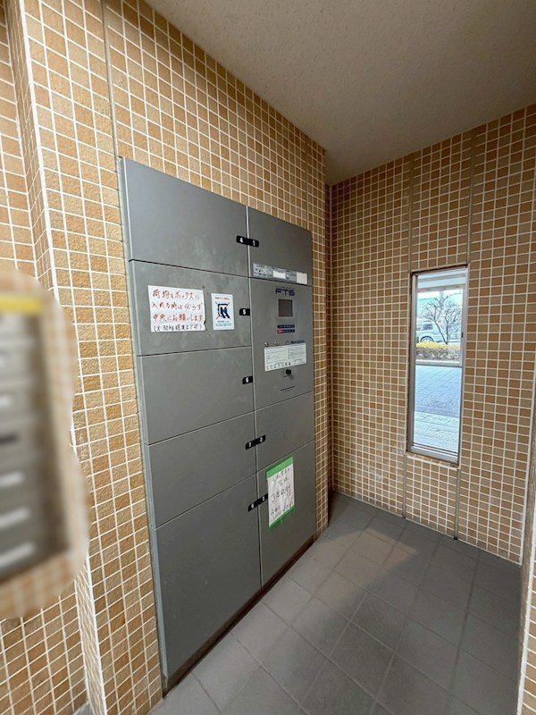 コンフォート若葉ポルカ 共用部写真（エントランス）