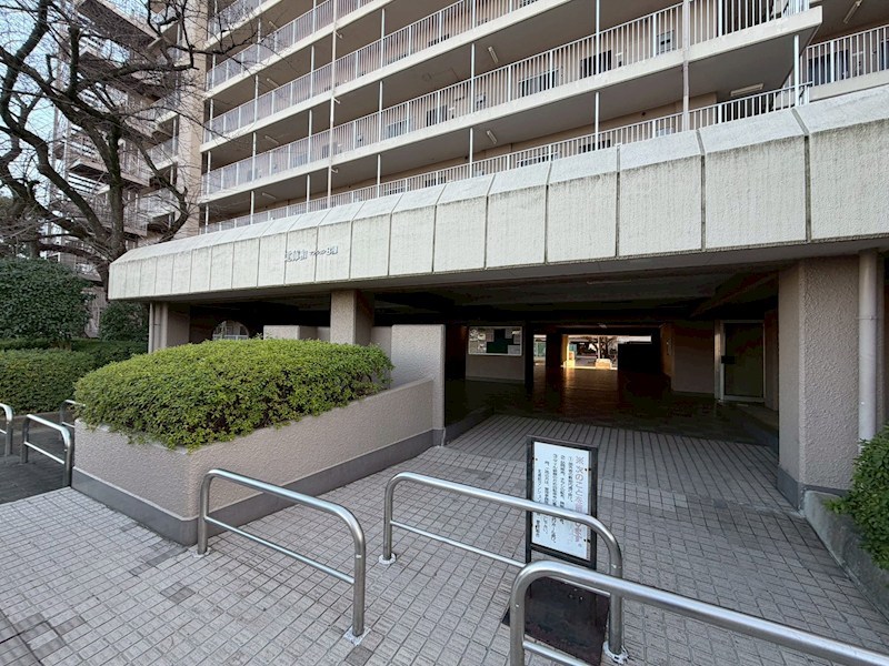 日商岩井北浦和マンションＢ棟 共用部写真（エントランス）