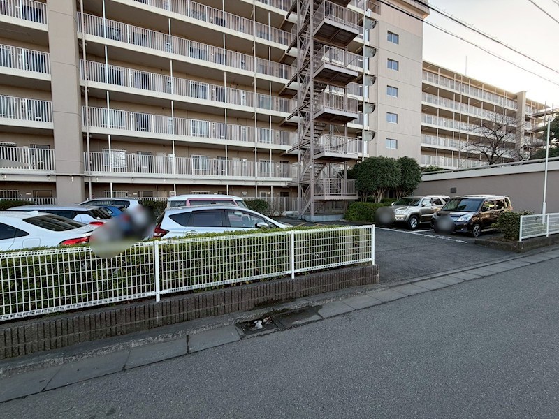 日商岩井北浦和マンションＢ棟 共用部写真（駐車場）