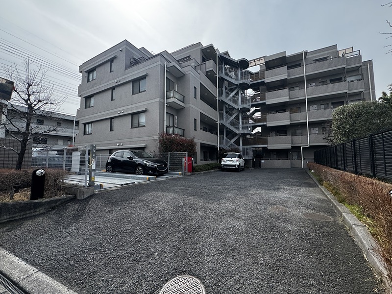 東急ドエル・アルス浦和根岸 共用部写真（駐車場）