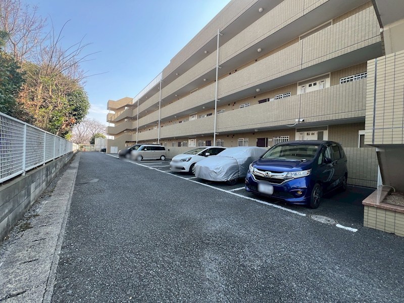 グラン・ドムール吹上 共用部写真（駐車場）