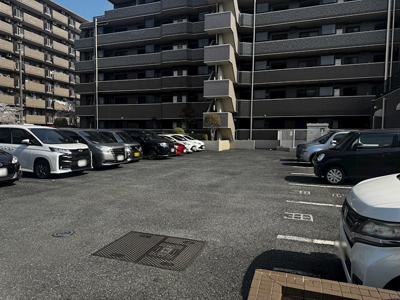 ダイアパレス浦和秋ヶ瀬公園 共用部写真（駐車場）