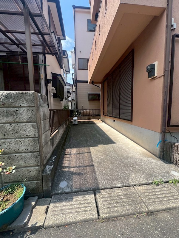 越谷市大字恩間 現地写真（駐車場）