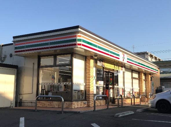 ソフィア大宮日進 コンビニ