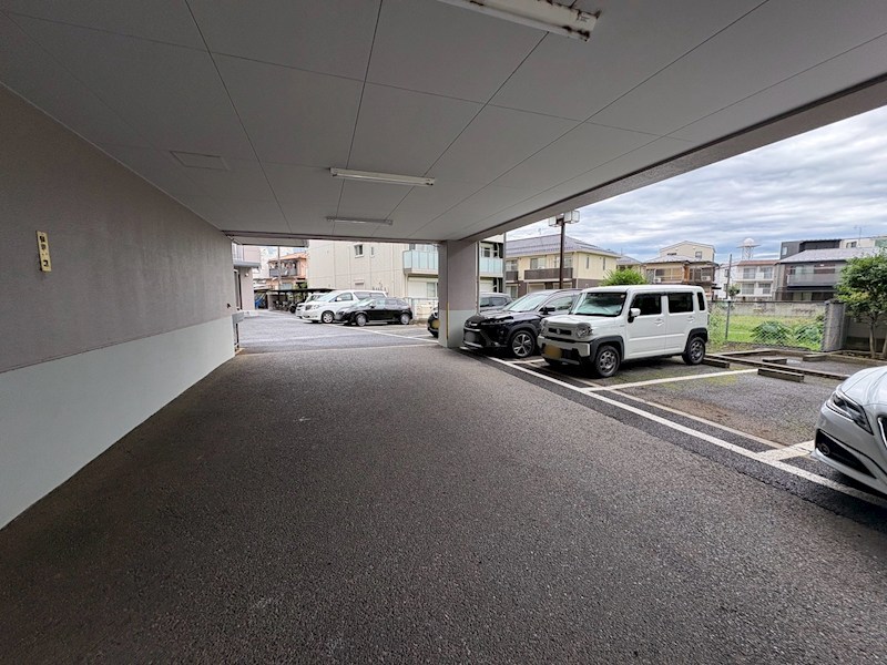 コスモ鶴瀬ステーションスクエア 共用部写真（駐車場）