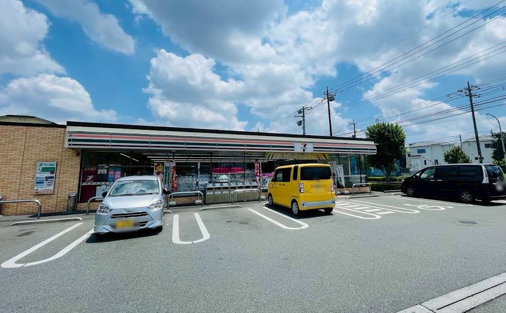新栄町住宅３街区１６号棟 コンビニ