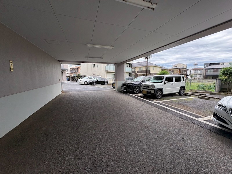 コスモ鶴瀬ステーションスクエア 共用部写真（駐車場）